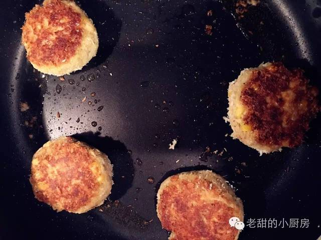 用螃蟹做蛋糕 可这真的不是黑暗料理