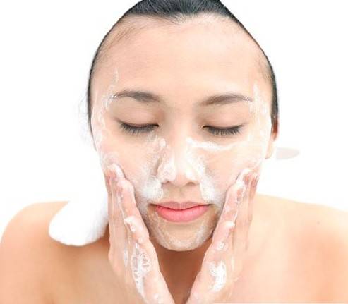 皮肤过敏可以用盐水洗吗 不要再折腾自己的脸
