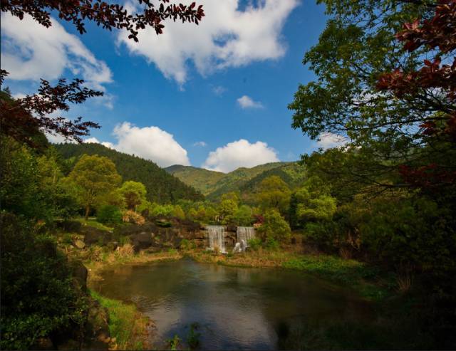 古刹悟禅,花海三千,窑峰映红.大径山"双十景"公布