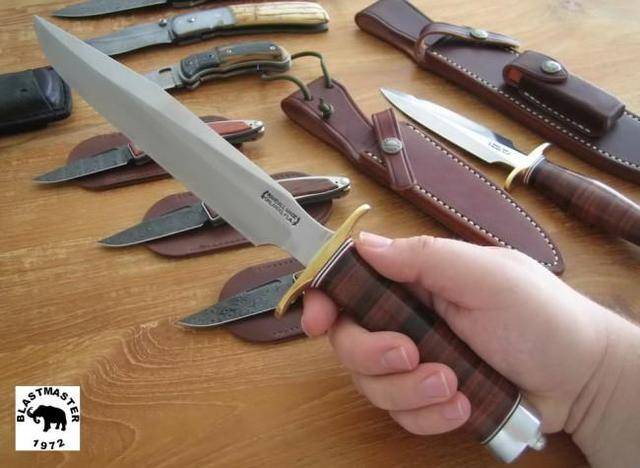 蓝道尔品牌的匕首,这种精工打造的优质匕首为美国军用战术刀的发展拉