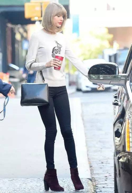 taylor swift 霉霉穿leggings也有浓浓的复古风情 上短下长的搭配原则