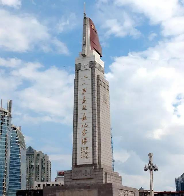 八一南昌起义纪念塔坐落在南昌市区中心的人民广场南端.