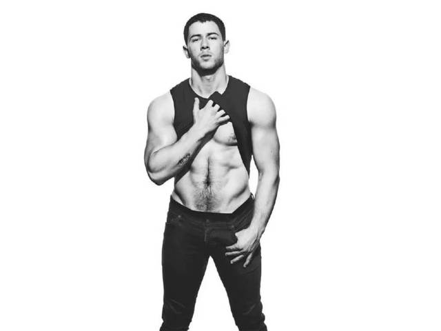 帅出新高度!nick jonas 登上健身杂志,肌肉柯基攻!