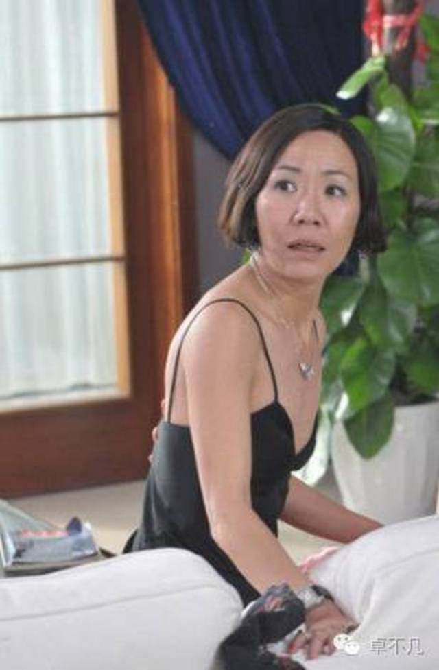 长得丑却被英达大赞秘密武器,如今嫁人生子半隐退