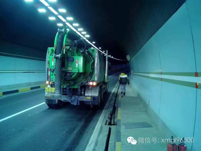 【鹭城路事】管道疏通车"发力" 清理隧道排水沟