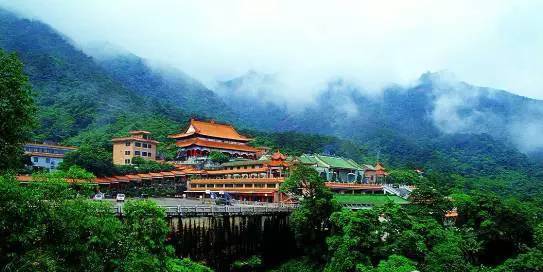 三黄胡须鸡,大笼板,杨村椪柑 龙门县共有上规模的旅游景区15处,景点26