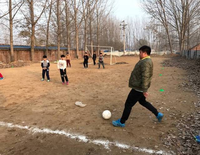 一所不到三百人的农村小学,校园足球在这里火热朝天