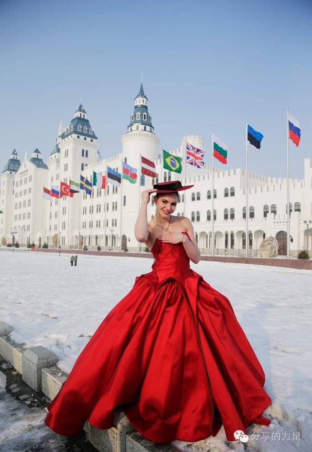 天存在!零下20度,乌克兰美女晒比基尼一字马!
