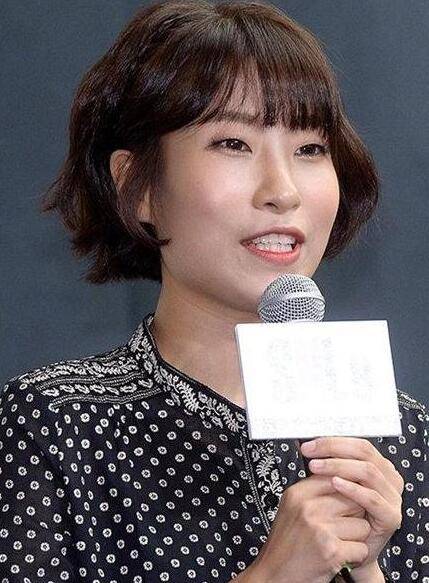 韩国搞笑女艺人李世英被嫌疑性骚扰男团b1a4成员,本来是节目上一个