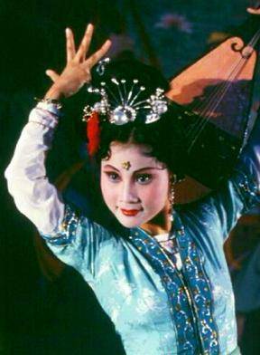 舞蹈家傅春英和《丝路花雨》 94年,《法律与生活》杂志曾用"丝路英娘