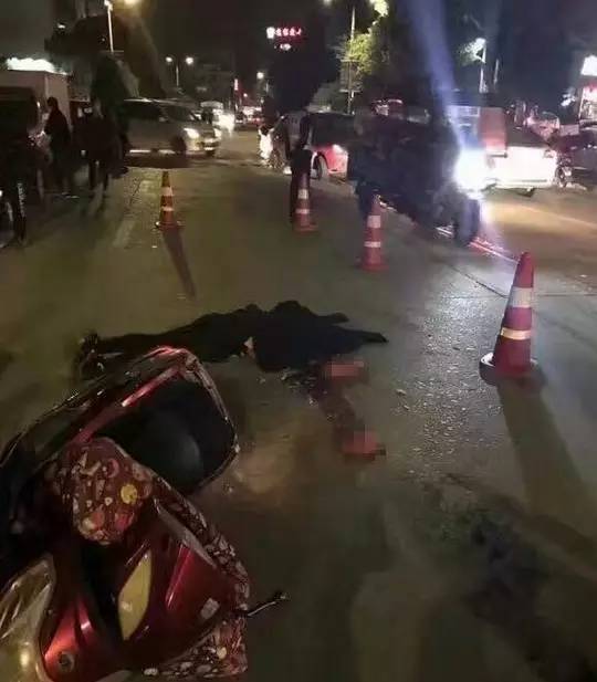 视频:温州恐怖车祸,女子骑电动车被压扁