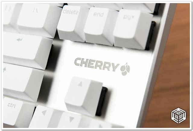 【烧友评测】大牌的客制化血统量产键盘 樱桃cherry mx8.