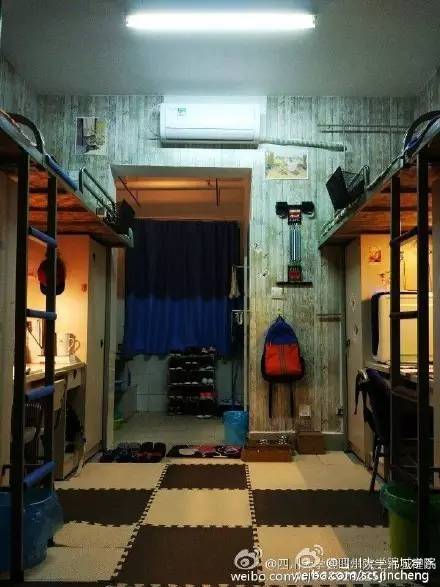 这个刷爆微博朋友圈的 虐狗寝室 来自四川传媒学院男生寝室 某男同学