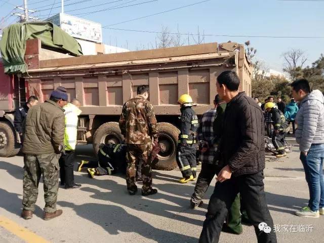 惨!沂南三和发生特大车祸 大货车当场压死人