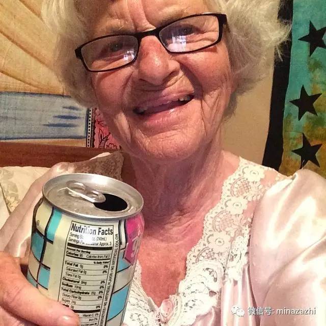 88岁奶奶抽烟,穿比基尼 她说不喜欢"老女人"的衣服也绝不会穿 少女心