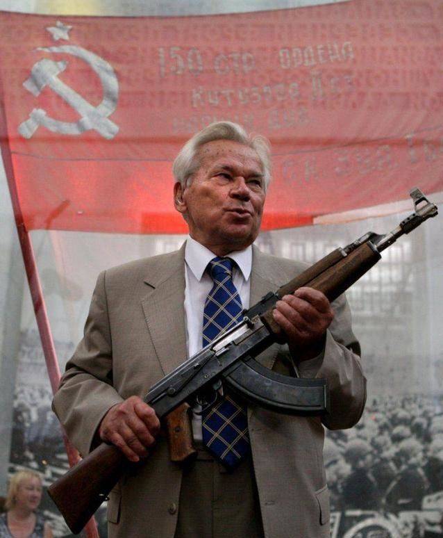 才开启了真正的设计师之路,他被调到生产ak-47步枪的伊热夫斯克军工厂