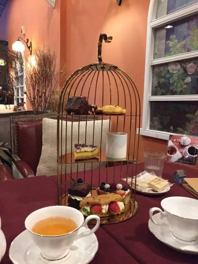 空姐linna的红茶馆,连杯子都是米兰达可儿限量版 疯狂食客