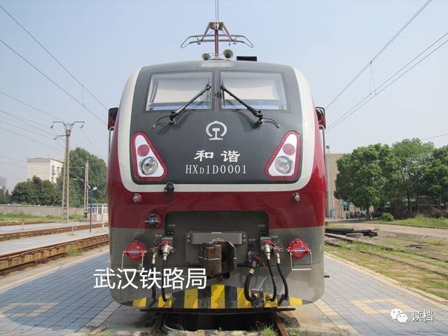 和谐电1d型电力机车(图片提供:武汉铁路局)