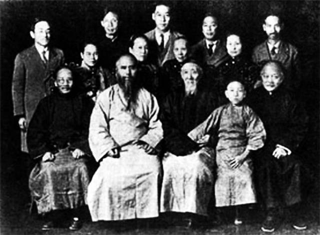 1929年马相伯90岁寿辰,与蔡元培,杨杏佛,于右任,吴稚晖,周仁等合影