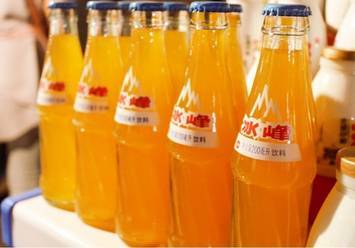 它是西安最本土,最有名的饮料标志,也是伴随西安娃从小长大的汽水.
