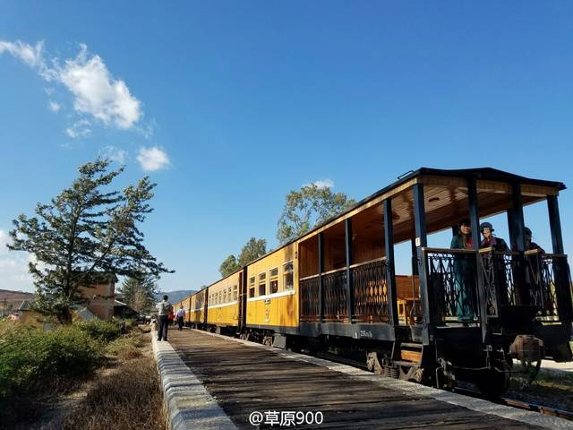 在建水乘坐百年小火车,穿越古城千年时光