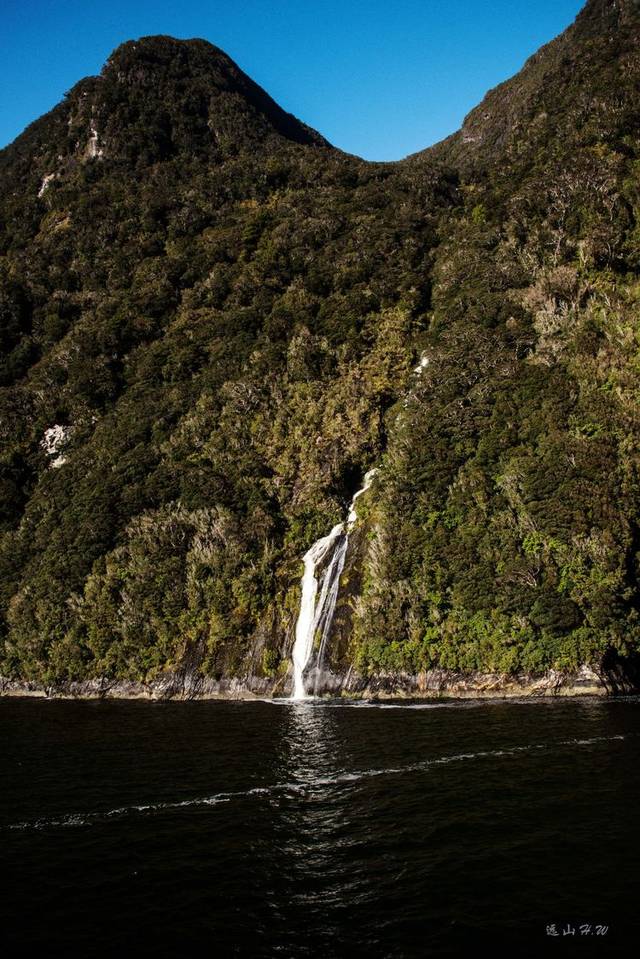 米尔福德峡湾(milford sound) ——山海交融的自然奇观