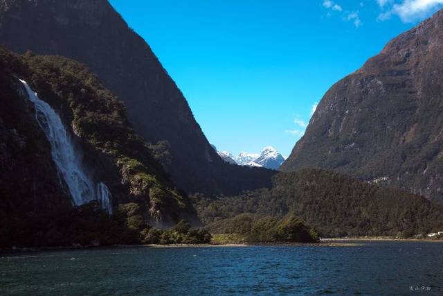 米尔福德峡湾(milford sound) ——山海交融的自然奇观