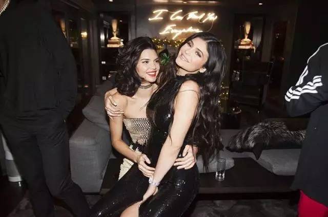 ins粉丝8000万,卡戴珊家族最会赚钱的少女icon - kylie jenner | f"