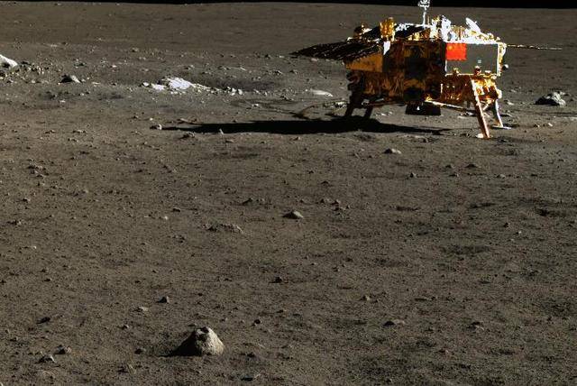 中国人骄傲,中国玉兔月球车拍10张最清晰月球照片