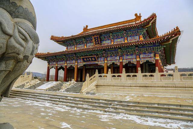 出了玉佛寺吃完中午饭到鞍山千山风景区游玩,玉佛寺离千山风景区大约1