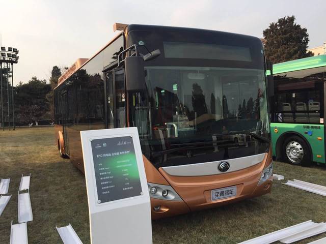 宇通带来了三款纯电动客车产品,分别为e10纯电动公交车,e12纯电动公交