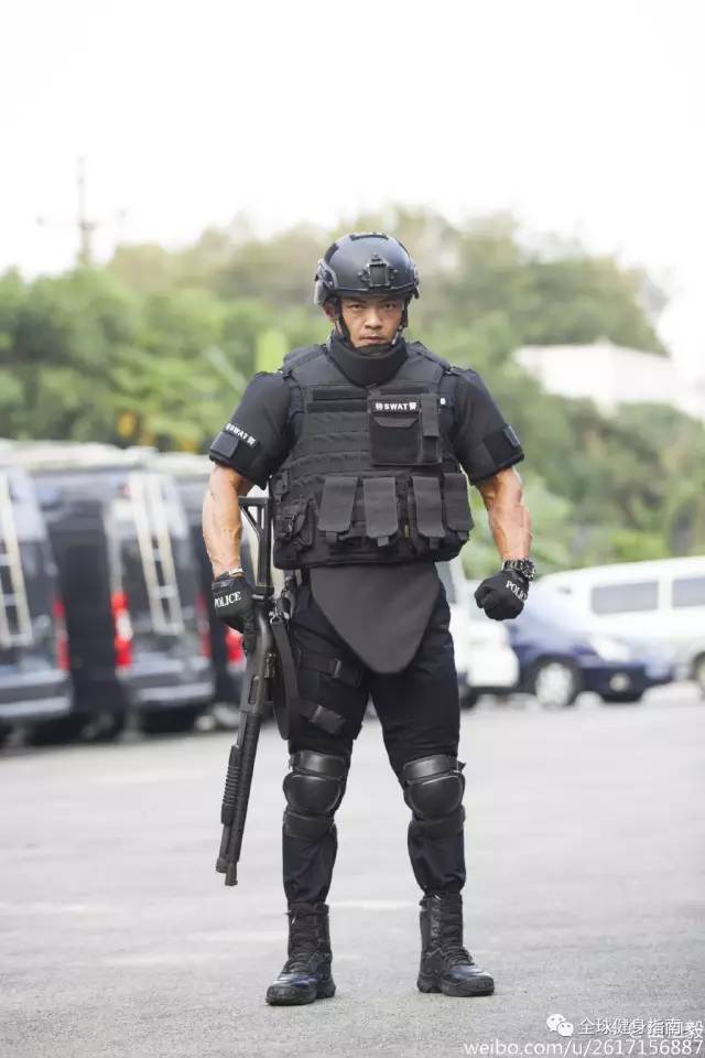 【达人秀】d罩杯,八块腹肌,麒麟臂,他是中国最牛逼的警察!