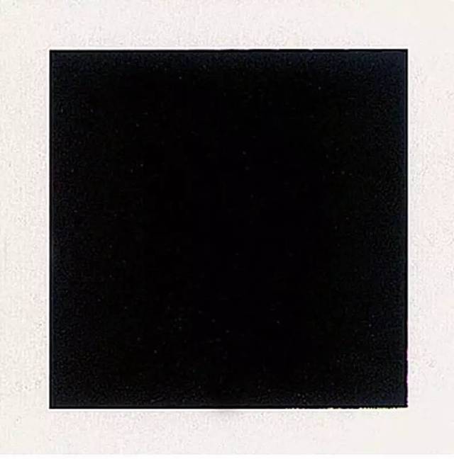 马列维奇,在1915年的展览上《白底上的黑色方块》被挂在