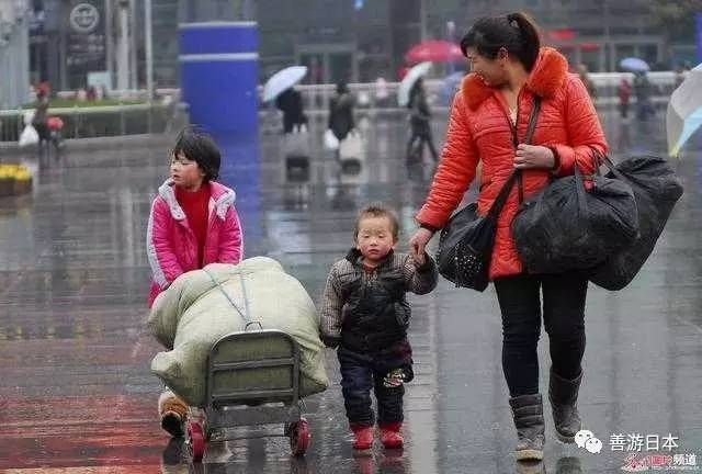 春运回家,妈妈对孩子的爱,让全中国深深感动