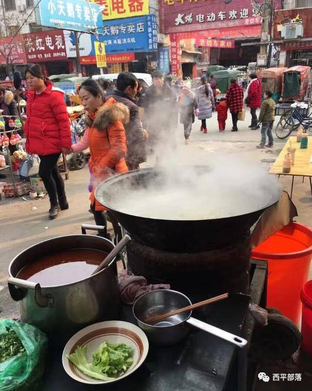 驻马店西平地摊传统小吃年味儿无穷