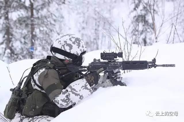芬兰突击步枪堪称一代精品,产量仅两万支换装很慢