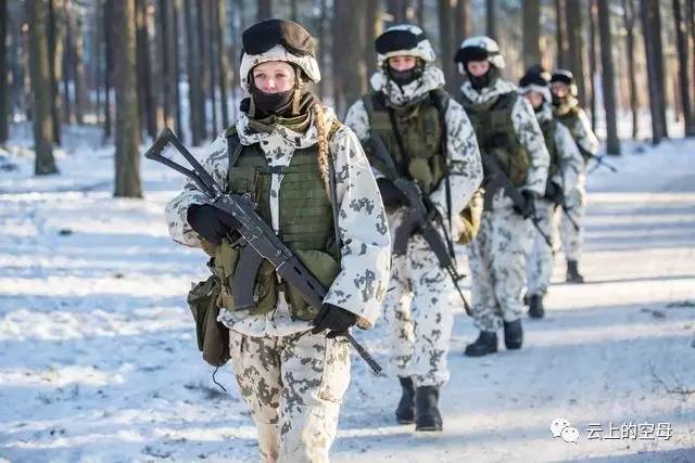 芬兰突击步枪堪称一代精品,产量仅两万支换装很慢