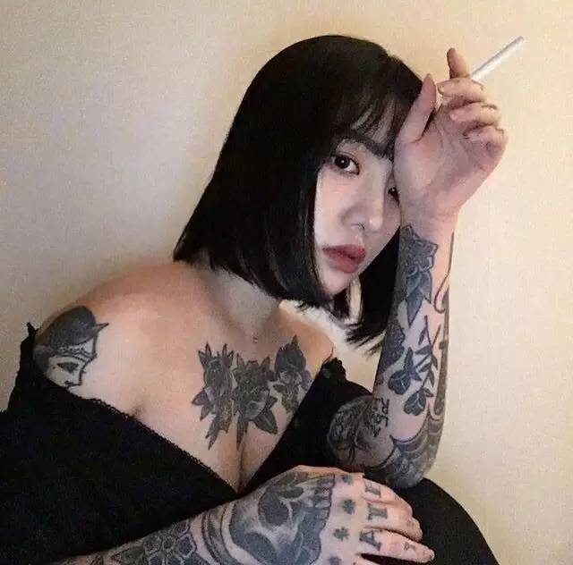 纹身素材 | 韩国美女纹身师nini 适合女生的暗黑系小纹身