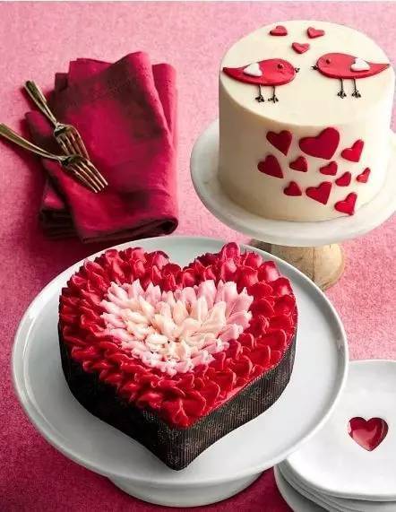 这么美丽的蛋糕 如果送给心爱的他(她) 在浪漫的时间 品尝浪漫的蛋糕