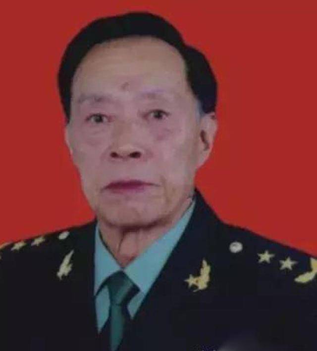 98抗洪前线老将军满含热泪如今他走了