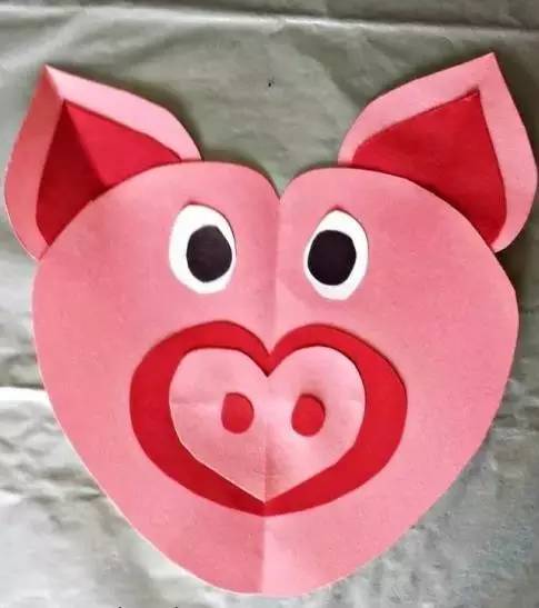 可爱的粉红小猪是孩子们的好朋友,快来看看心形小猪怎么做吧 2,把卡纸