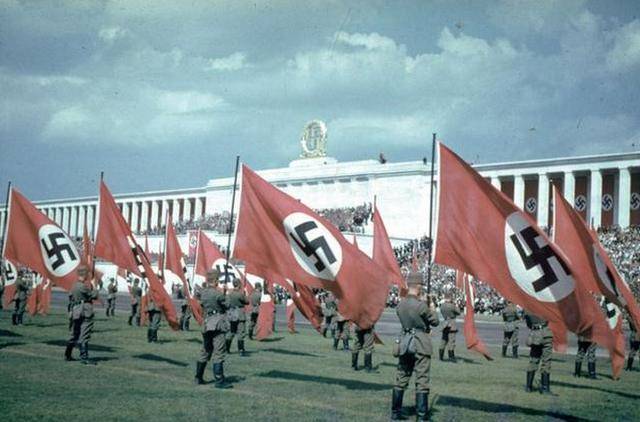 德国纳粹各种大场面彩照,够庄重够震撼!