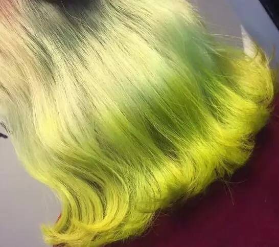 爱,这样一款荧光绿挑染青草绿的发色是不是瞬间就有一种春天来了感觉?