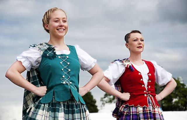 的欧洲民俗服装(举例,奥地利或者阿博因服装由苏格兰高地舞者穿着)