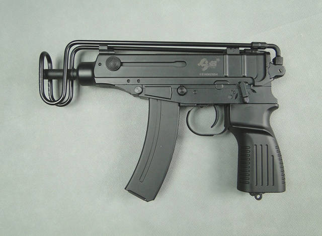 第六名:蝎式冲锋枪,是一款由捷克斯洛伐克制造的7.65毫米口径冲锋枪.