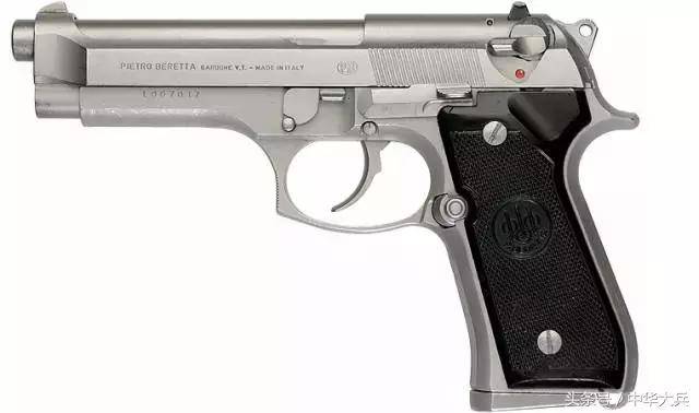 beretta 92fs inox - 9x19mm 在1-5部中,伯莱塔92f型号系列都有出席.