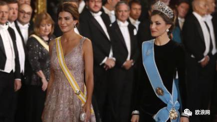 【欧浪网】阿根廷总统在国王晚宴上出洋相 王