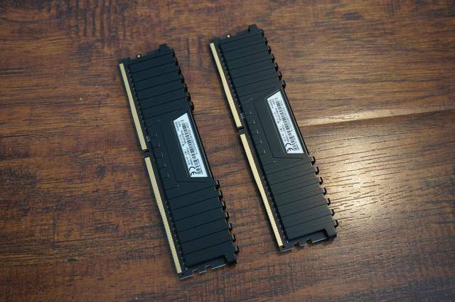 美商海盗船lpx ddr4 3000开箱上手 坐等amd锐龙