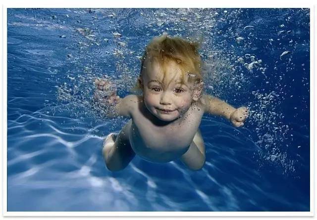 婴儿游泳将2个月大的宝宝进了重症监护室,你还敢盲目跟风吗?