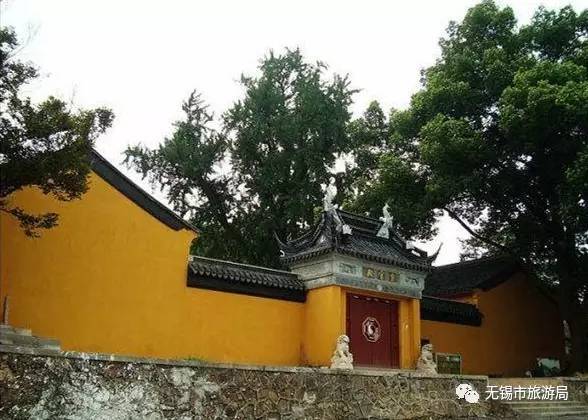 龙寺位于无锡滨湖区雪浪山风景区.龙寺建于宋朝,又名成性寺.